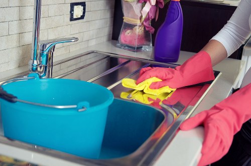 Cleaned oven shelves and interior after deep cleaning in N16